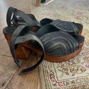 Vintage FREE PEOPLE wooden block heel